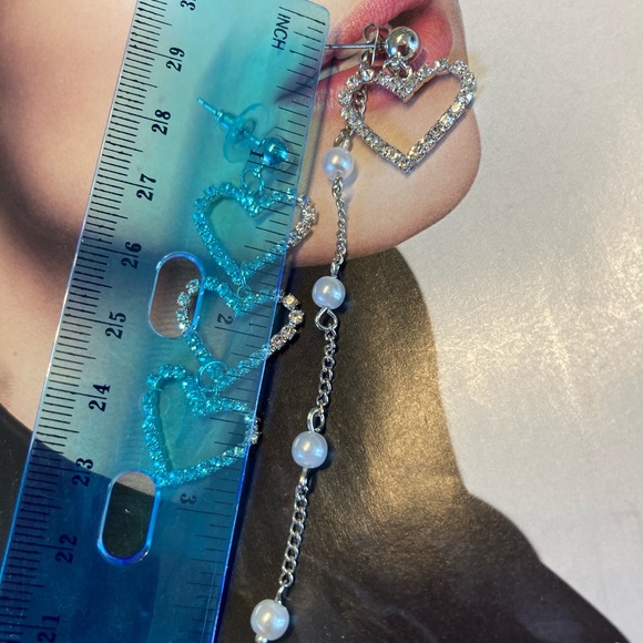 Asymmetrical Long Rhinestone Heart Earrings - Picture 4 of 5